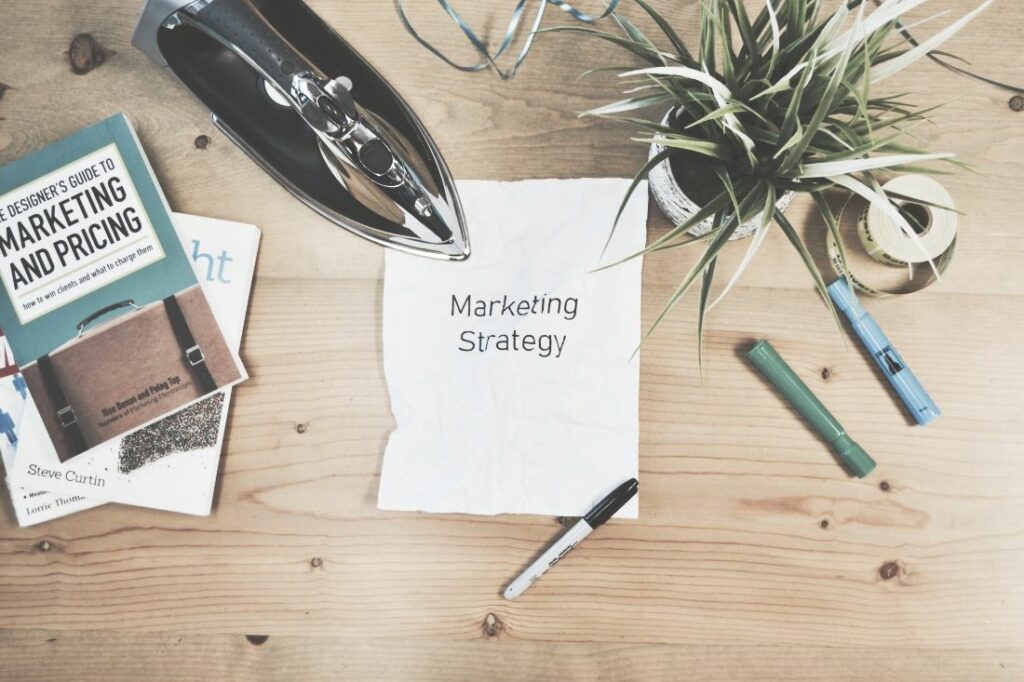 Gerade für Einsteiger zum Start wichtig: die richtige Online Marketing Strategie aufstellen