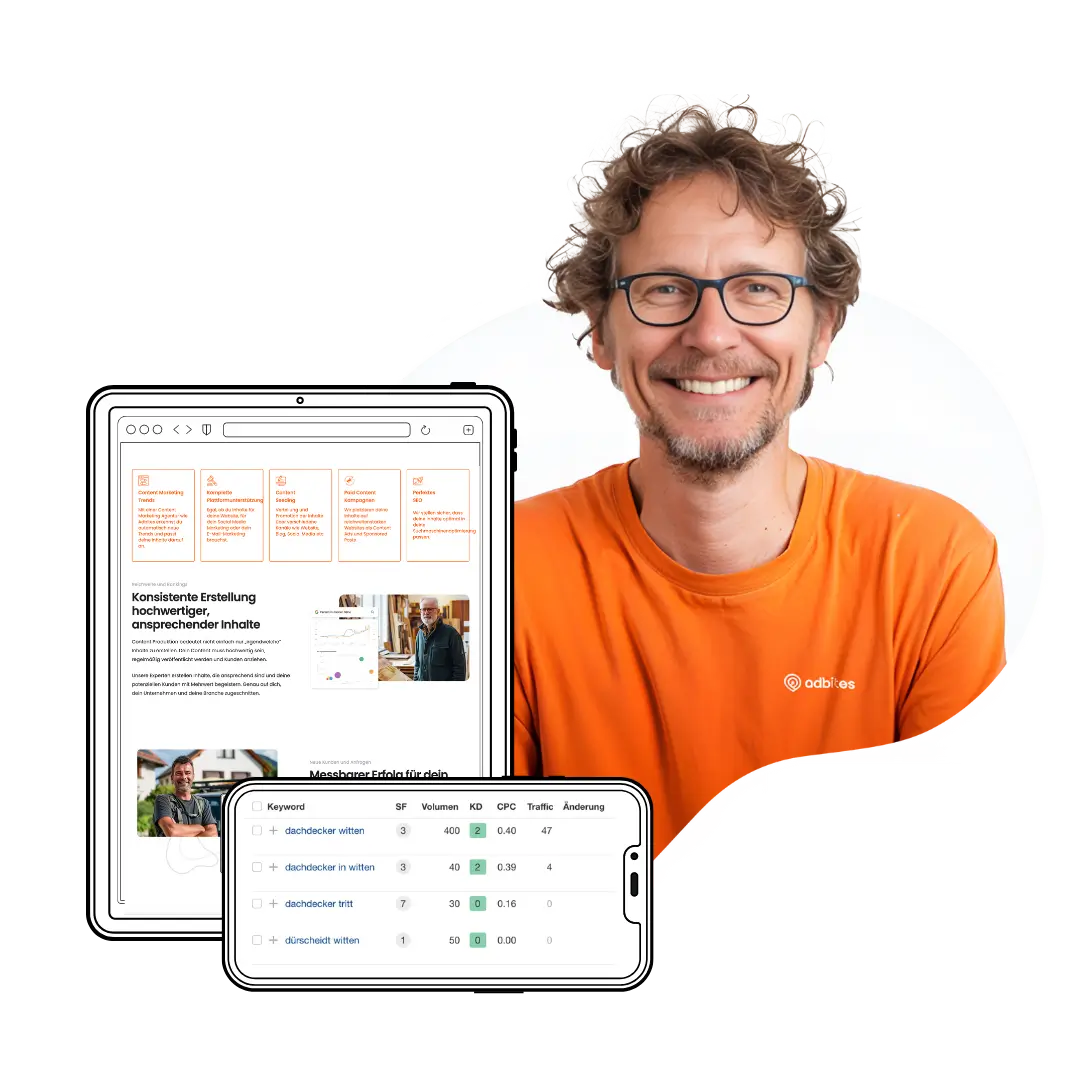 Ein Mitarbeiter einer Content Marketing zeigt Referenzen