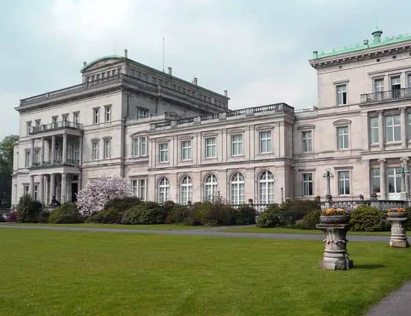 Bild der bekannten Villa Hügel in Essen